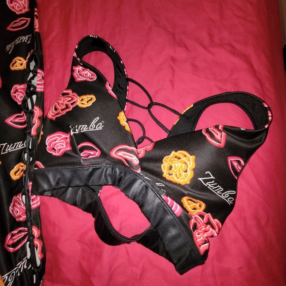 Zumba Outfit Top and Leggings Black with Kisses, Zumba letters M - Picture 11 of 14